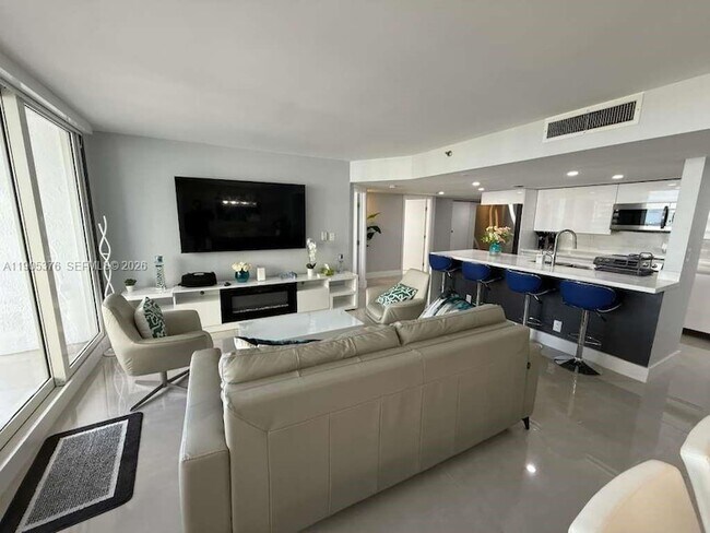 Foto del edificio - 1717 N Bayshore Dr