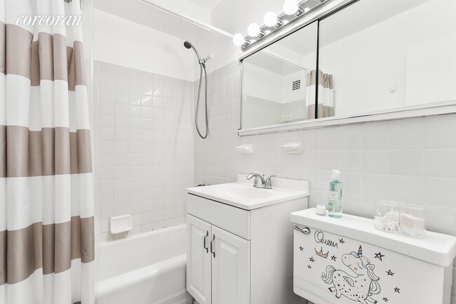 Foto del edificio - 220 E 60th St