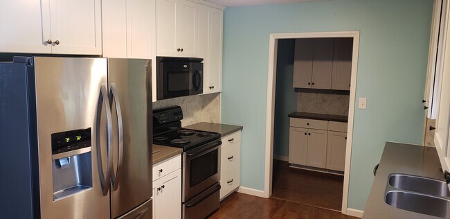 Foto del edificio - 100 Jackie Ave