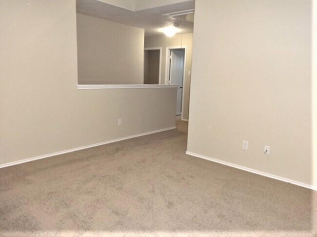 Building Photo - 14415 Hillard Green Ln