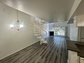 Building Photo - 15009 Moorpark St