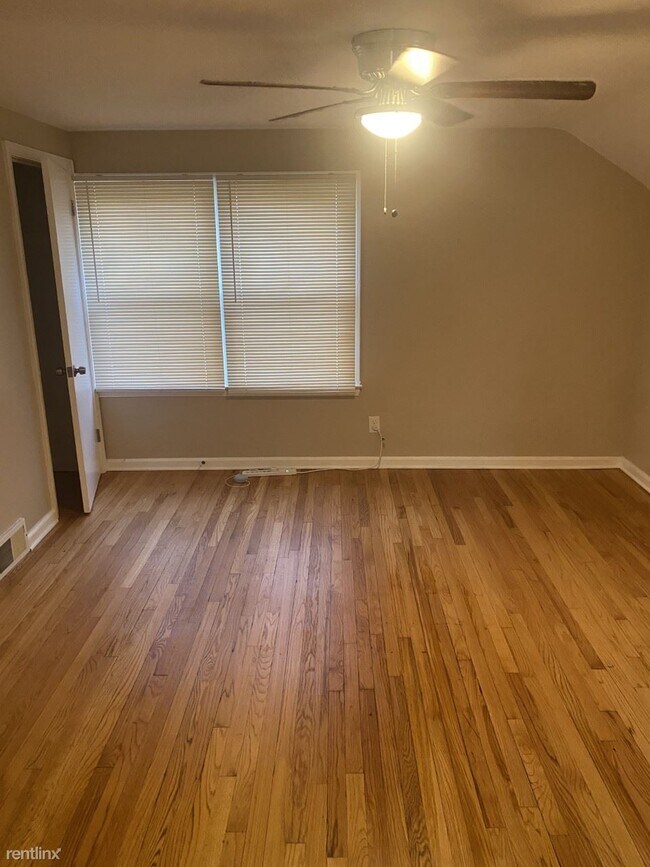 Building Photo - 3 br, 1.5 bath House - 18661 Sorrento St
