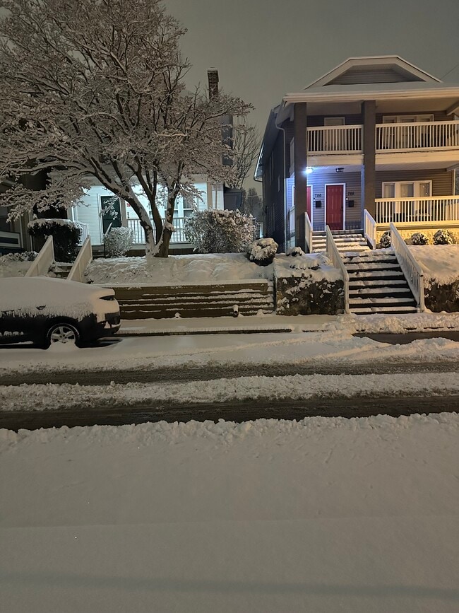 Foto del edificio - 784 Carpenter St