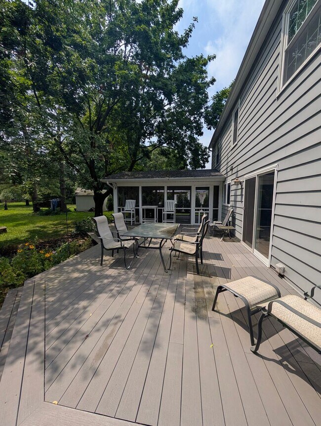 Building Photo - BAY VILLAGE RENTAL HOME 4 BEDROOMS