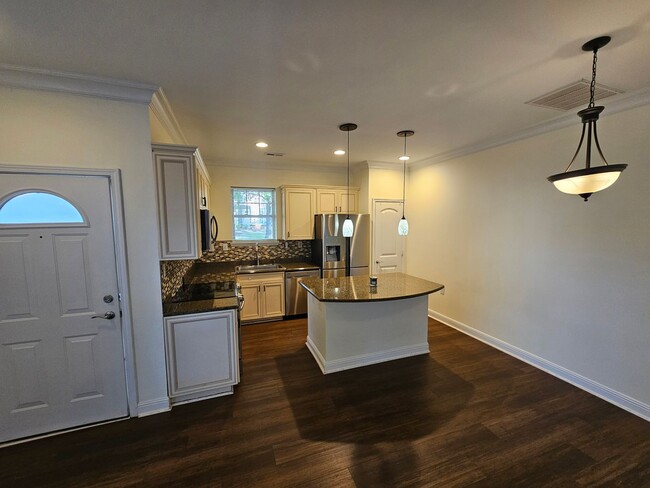 Foto del edificio - Updated Townhome in Ballantyne!!!!