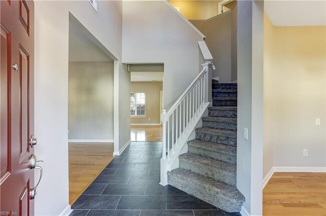 Building Photo - 211 Kings Pointe Crossing