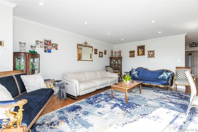 Building Photo - 12 Bond St