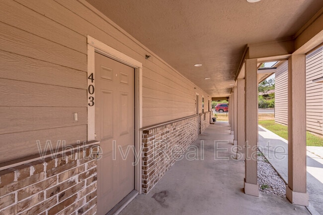 Building Photo - Avenue Townhomes