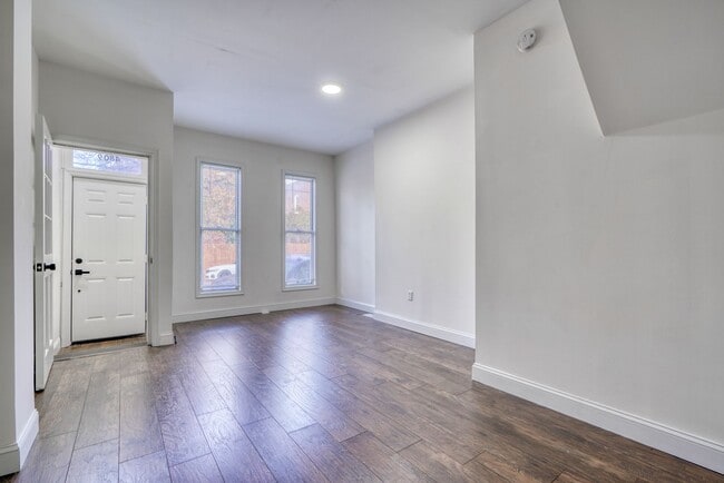 Building Photo - 4809 Pennington Ave, Baltimore, MD 21226