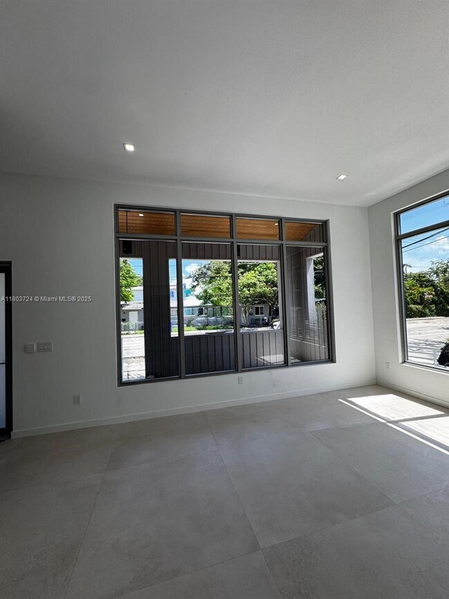 Foto del edificio - 3604 Day Ave