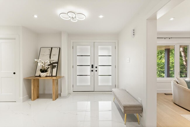 Building Photo - 1186 Glenashton Dr