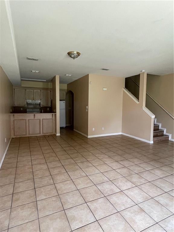 Building Photo - 2500 W Maple Ave