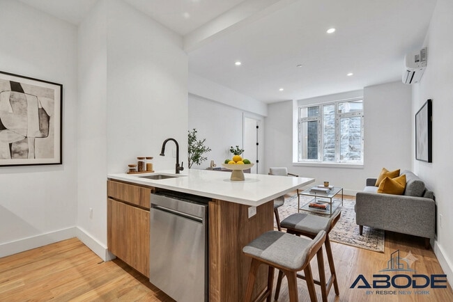 Building Photo - 433 Sackett St