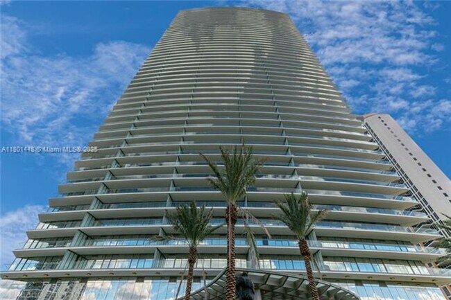 Building Photo - 18975 Collins Ave