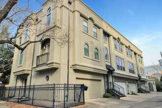 Building Photo - 2414 Dorrington St