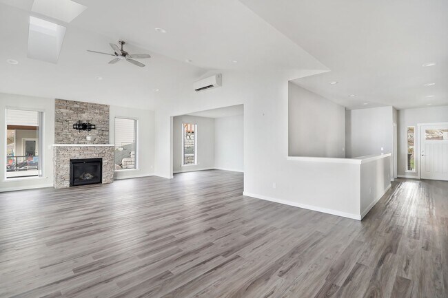 Foto del edificio - Luxury View Home - 3 Beds 3 Baths - 2 Offi...