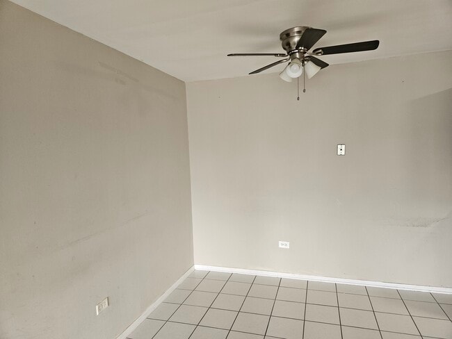 Building Photo - 655 Deepwoods Dr