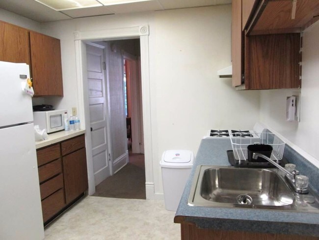 Foto del edificio - 208 Stewart Ave