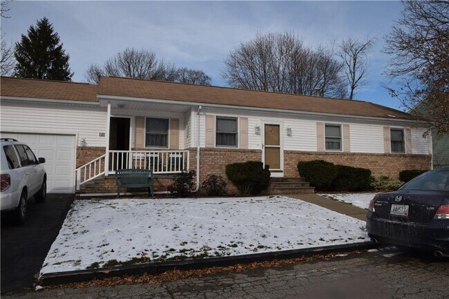 Building Photo - 10 Bicknell Ave