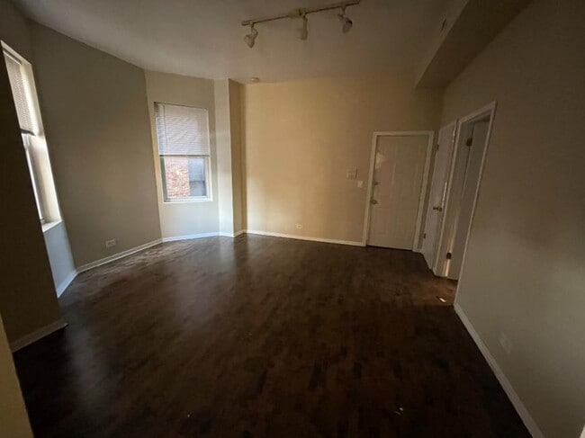 Building Photo - 2 bedroom in Chicago IL 60642