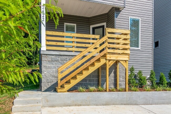 Foto del edificio - Amazing 3 bed 2.5 w/fenced yard. 10 min fr...