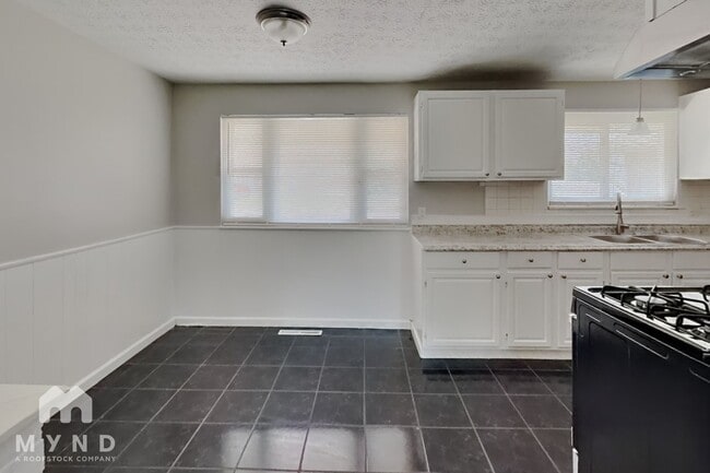 Building Photo - 1739 Pickering Dr