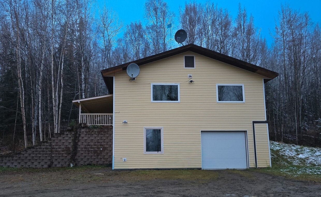 Primary Photo - 3BR/3BA Home on 1.9 Acres – Garage & Pet F...