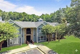 Building Photo - 1002 Madison Ln S E