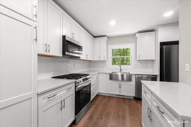 Building Photo - 47W986 6th St