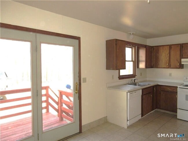 Building Photo - 500 Cow Hill Rd