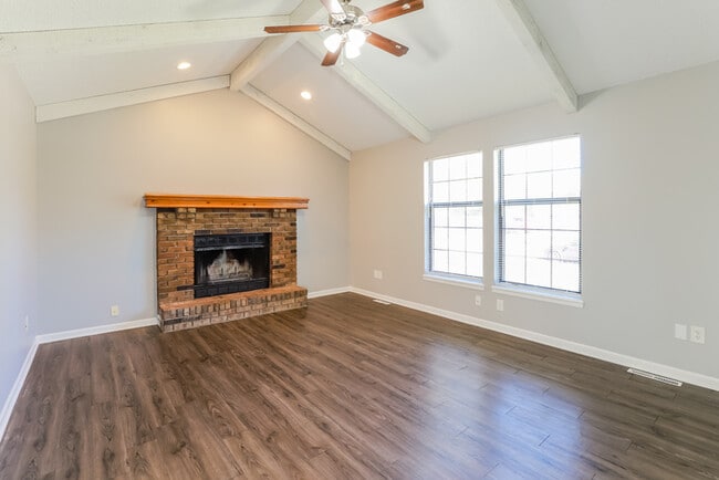 Building Photo - 1504 Manor Cir