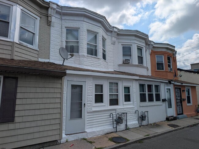 Building Photo - 349 N Ocean Ave