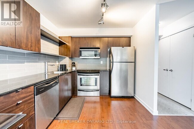 Building Photo - 33 Lombard St