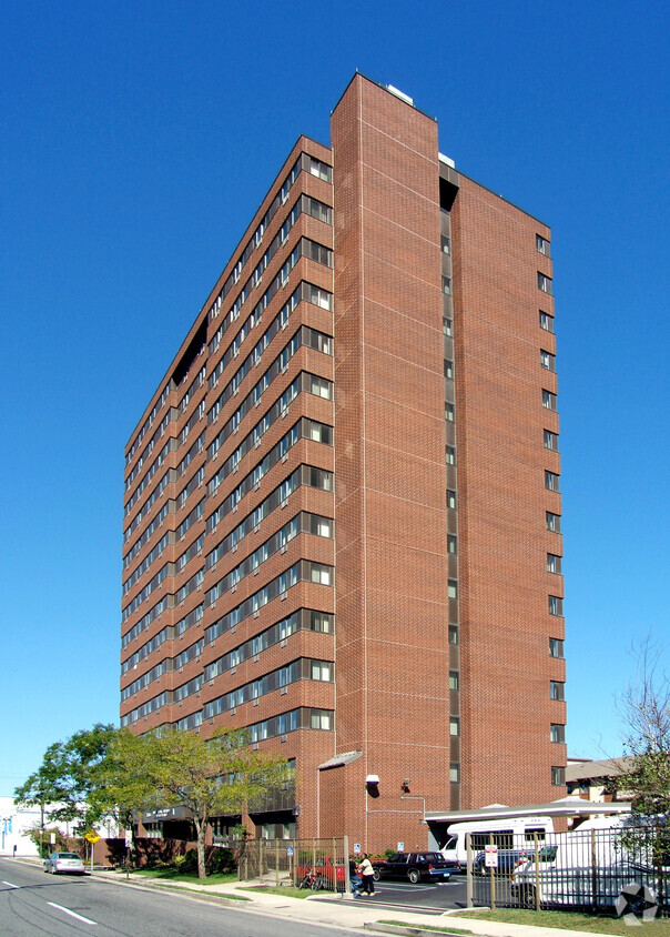 View from the south along New York Avenue - New York Avenue Apartments