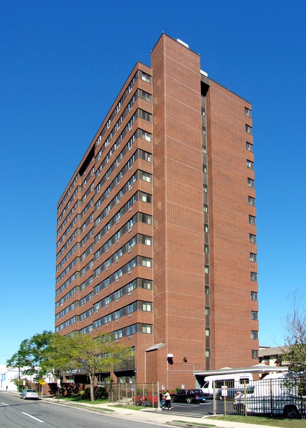 View from the south along New York Avenue - New York Avenue Apartments