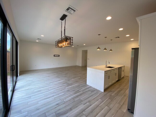 Building Photo - 3193 Santa Catalina Pl