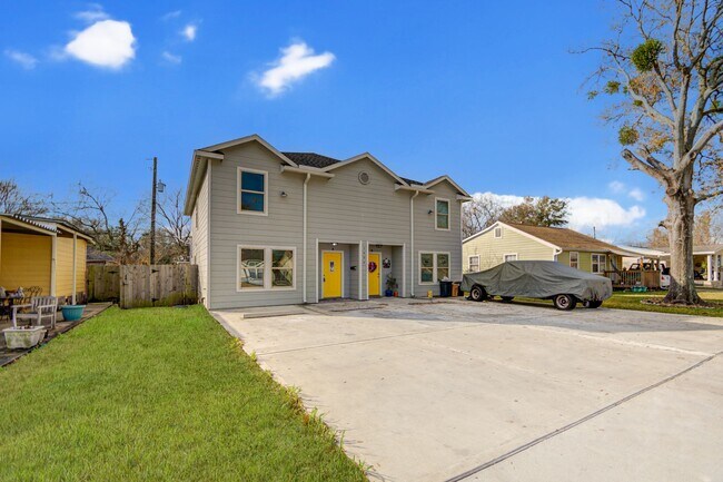 Duplex - 1434 16th St