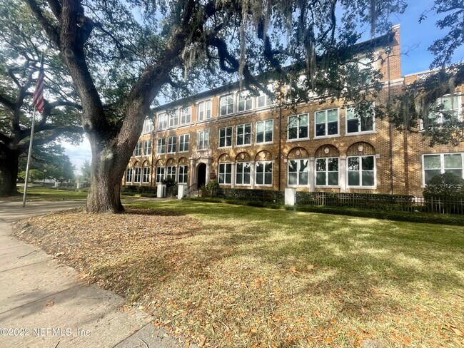 Building Photo - 2525 College St