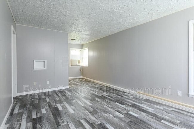 Building Photo - 1033 S Vine St