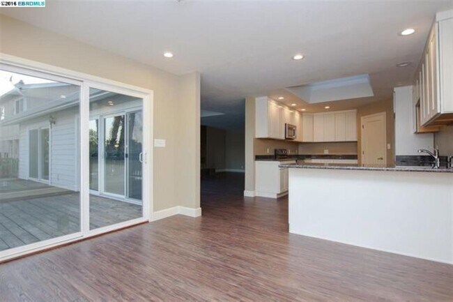 Foto del edificio - 1345 Shell Ct