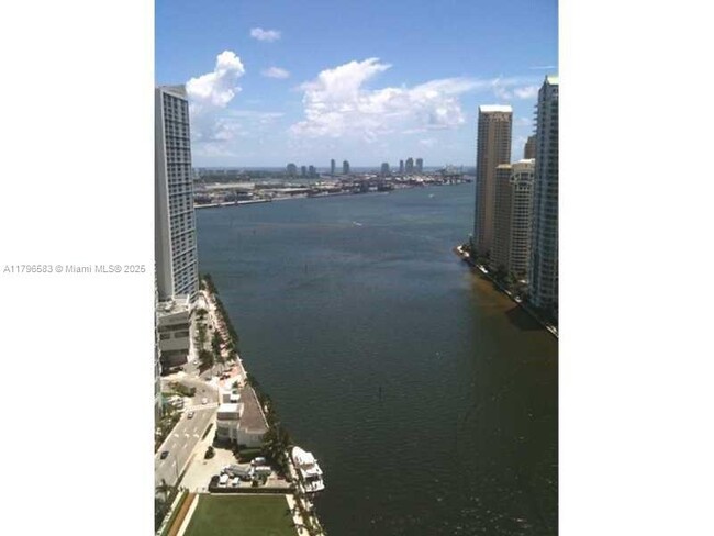 Building Photo - 200 Biscayne Blvd Way