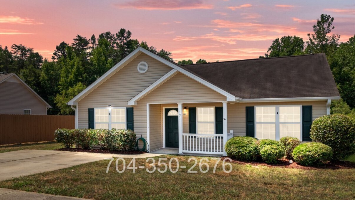 Foto principal - 1211 Helms Rd
