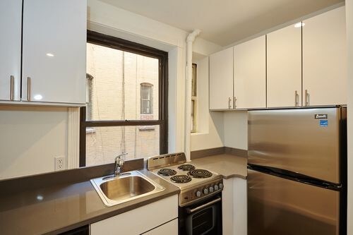 Building Photo - 304 E 62nd St