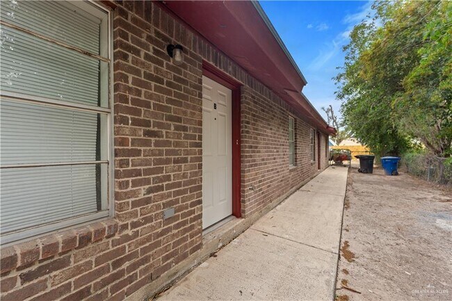 Foto del edificio - 2109 Datepalm Ave