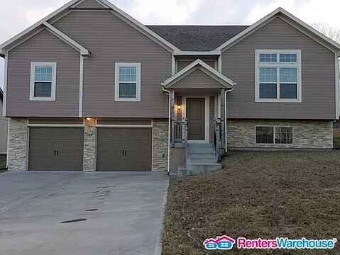 Primary Photo - 4 Bed 3 Bath In Raymore For Rent! Availabl...