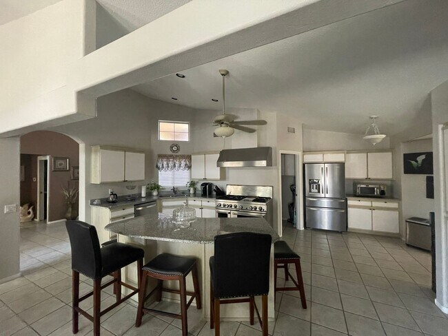 Building Photo - Furnished - Heritage Model - Available for...