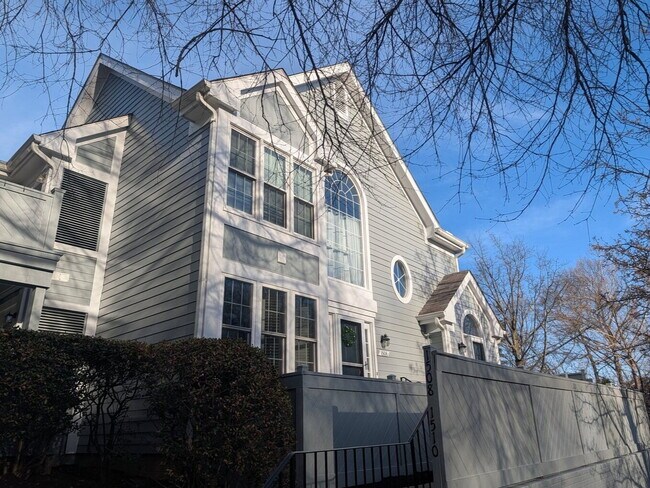 Foto del edificio - Inviting Townhome Living in Desirable Reston Community