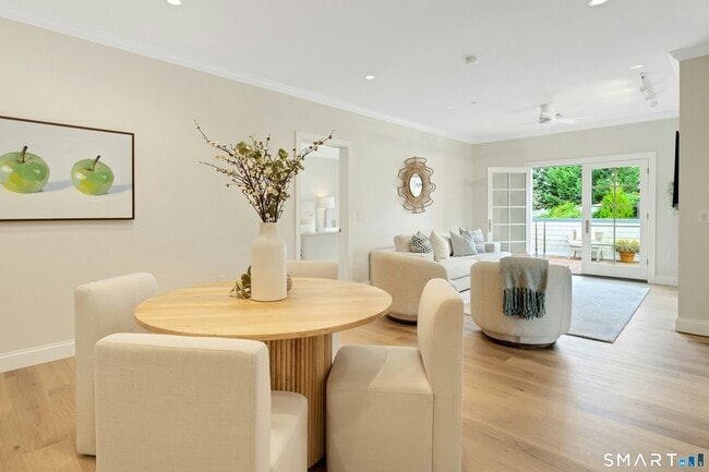 Foto del edificio - 340 Heights Rd