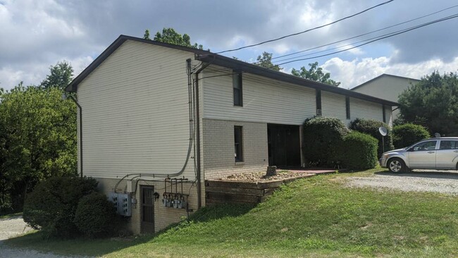 Building Photo - 107 Martin Dr