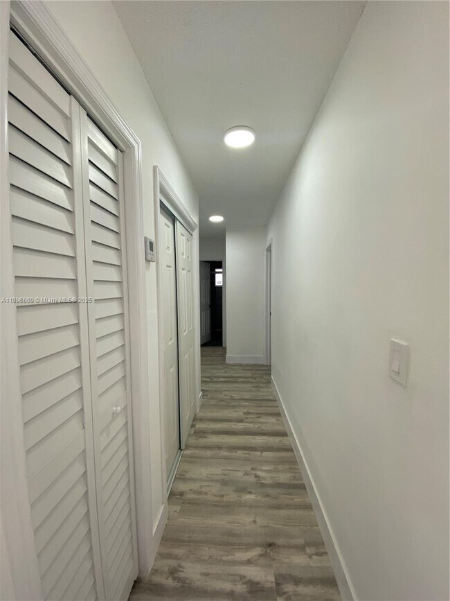 Foto del edificio - 46 NW 44th St